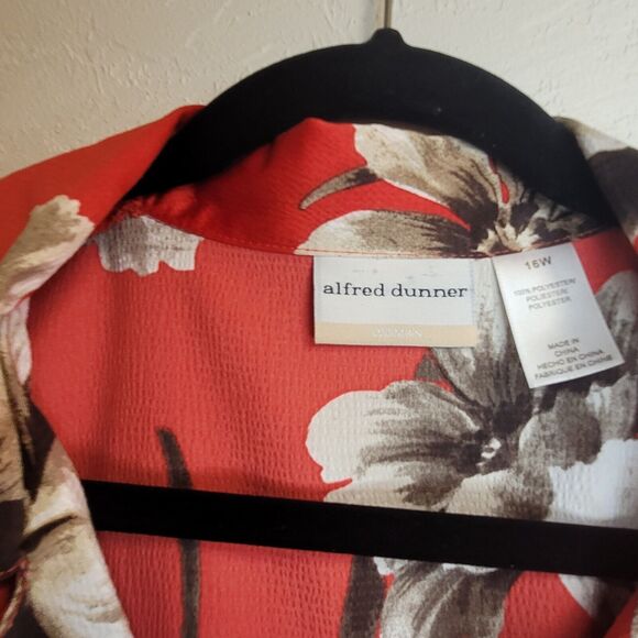 Alfred Dunner Womans Blouse  Shirt Sz 16W Red Satin Like Floral Short Sleeve Top - Picture 5 of 7